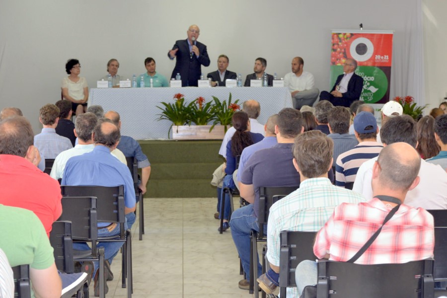 Secretário Arnaldo Jardim ressaltou importância da região de Pinhal para ampliar a qualidade e produtividade do café para o mercado nacional e internacional. (Foto: João Luiz)